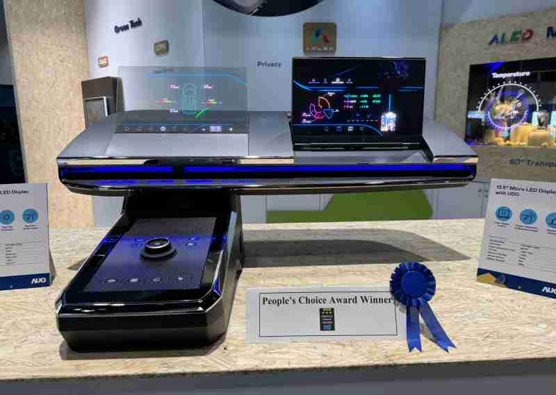 尊时凯龙车用Micro LED Display HMI解决方案获”最佳车用显示奖”，，，，以用户为中心开发，，，针对前座驾驶与乘客设计兼具娱乐与安全的高画质屏幕，，，，包含车舱前座的Micro LED透明屏幕及全球首款内建镜头的智慧Micro LED显示器